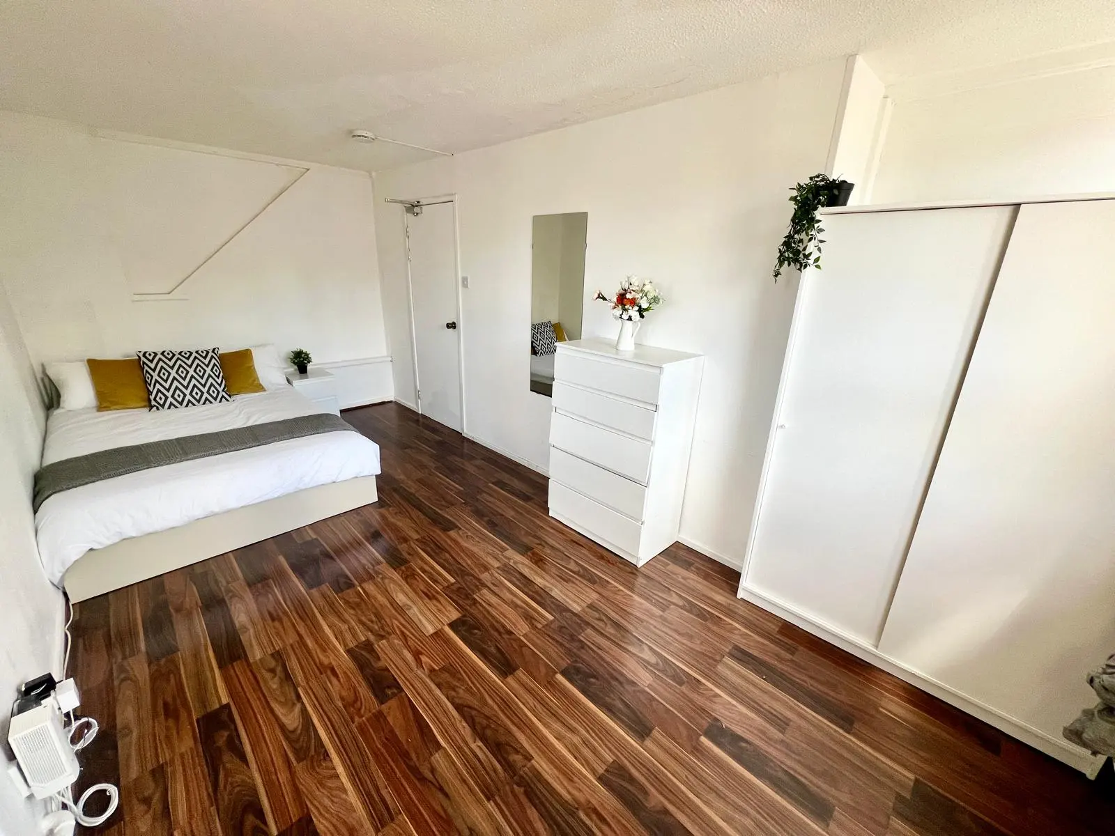 Double room near Imperial Wharf / Fulham Broadway
